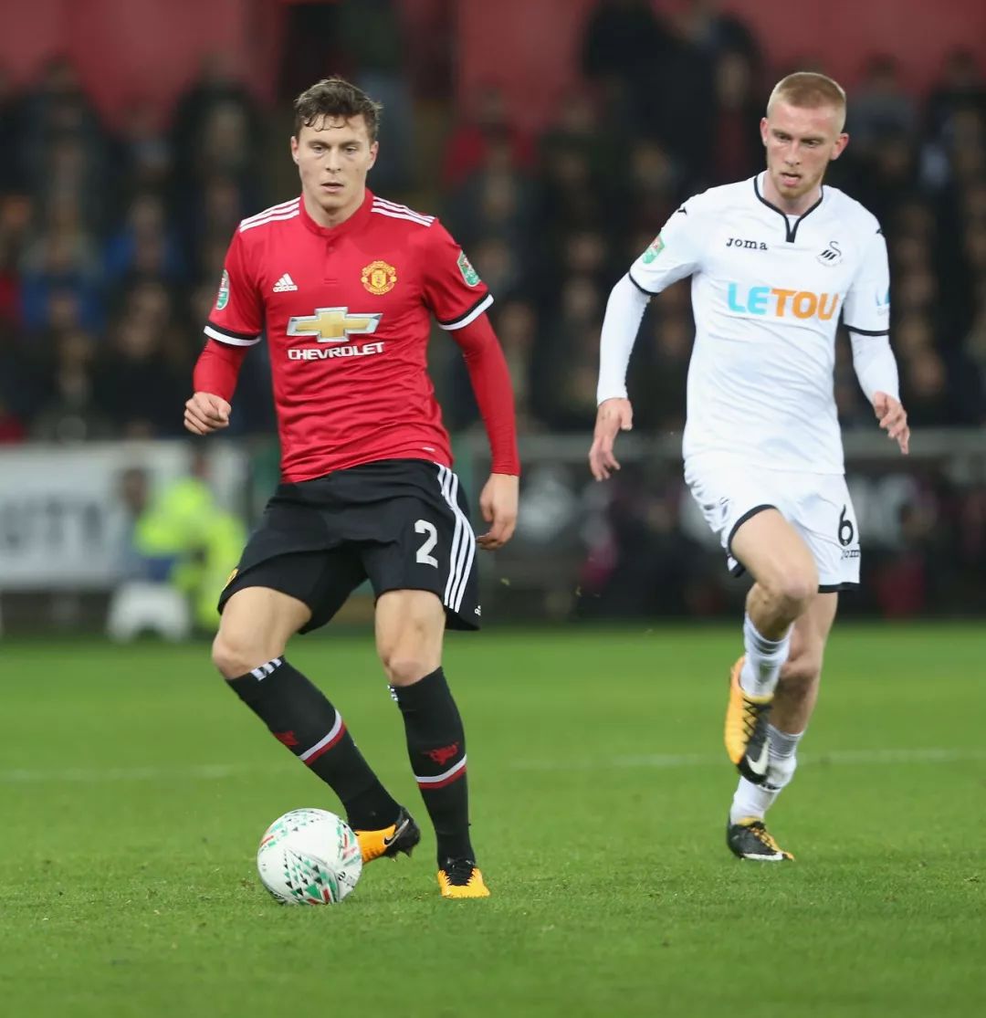 他显然更倾 他显然更倾